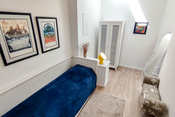 Room 4 of 72