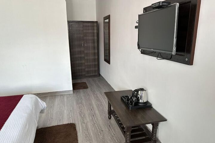 Room 4 of 7