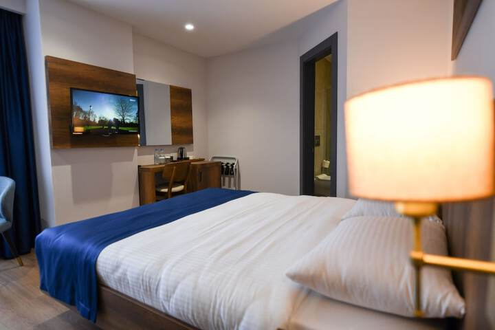 Room 9 of 17