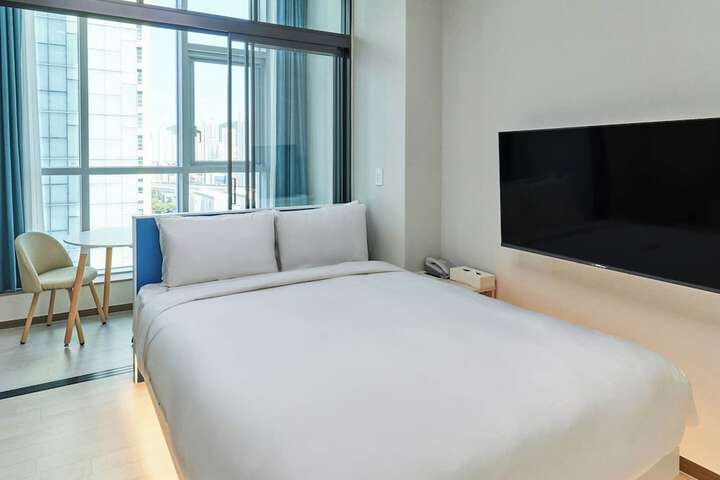 Room 6 of 56