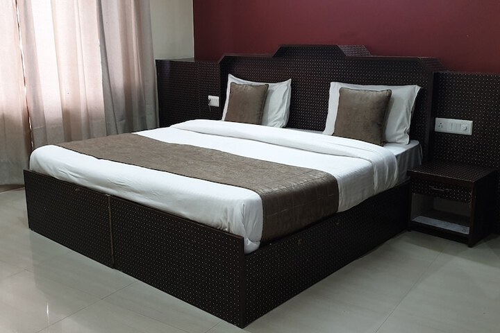 Room 10 of 26