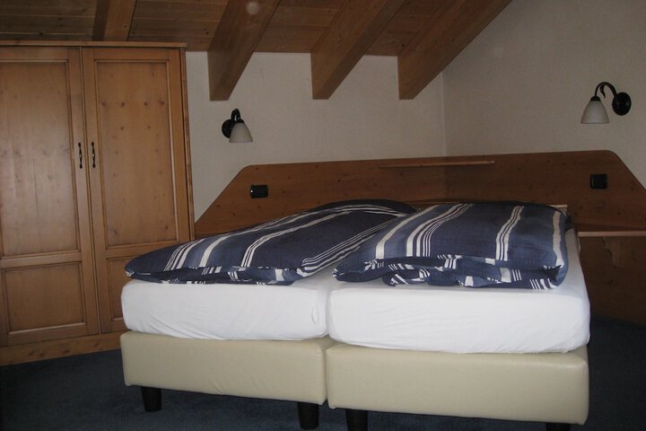 Room 8 of 22