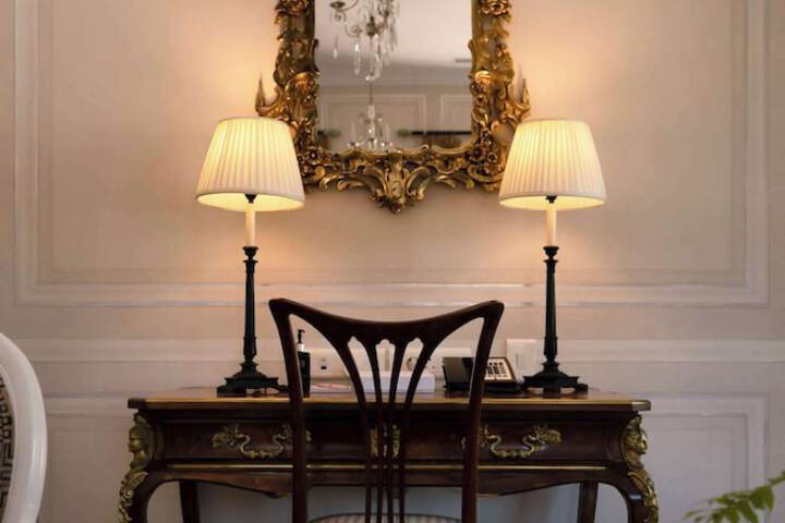 Room 28 of 183