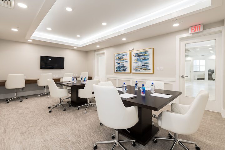 Business Center 29 of 32
