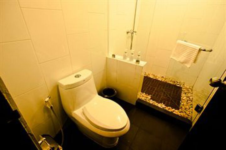 Room 8 of 101