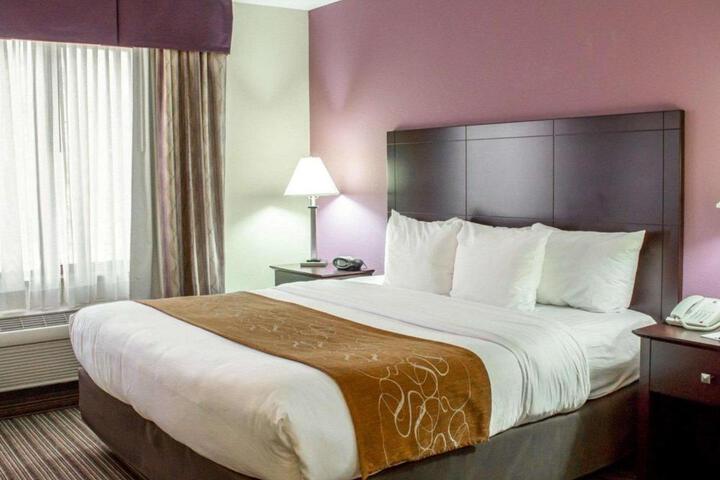 1 King Bed (1 of 9)