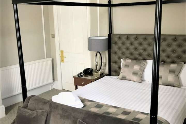 Room 16 of 32