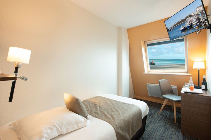 Room 3 of 43