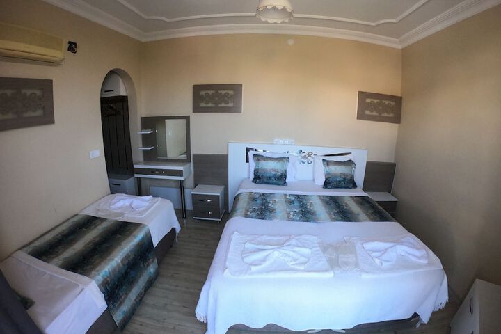 Room 6 of 32