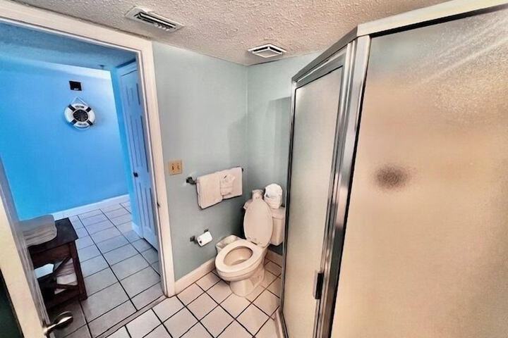 Room 10 of 32
