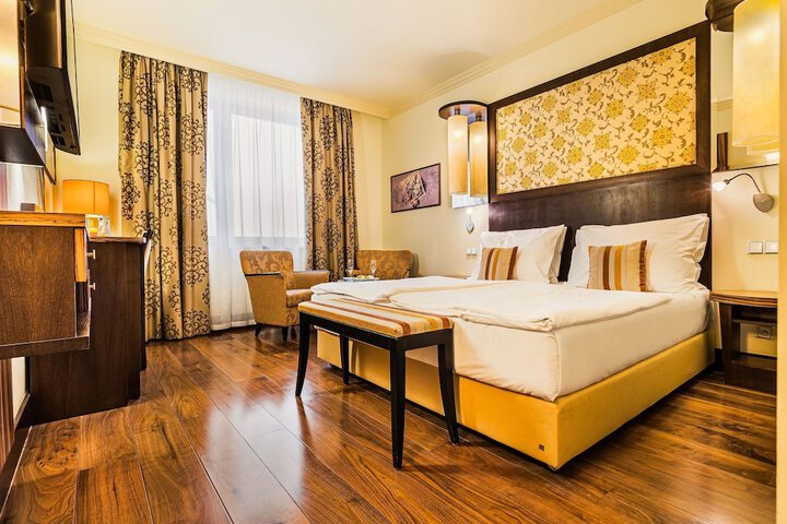 Room 3 of 38