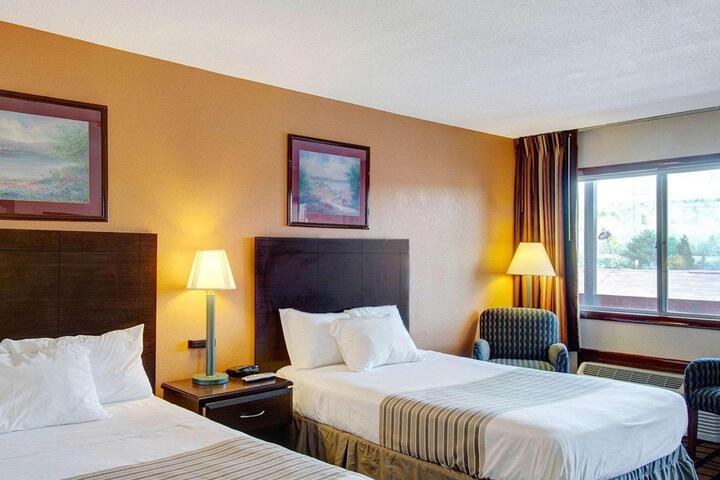 2 Double Beds (4 of 6)
