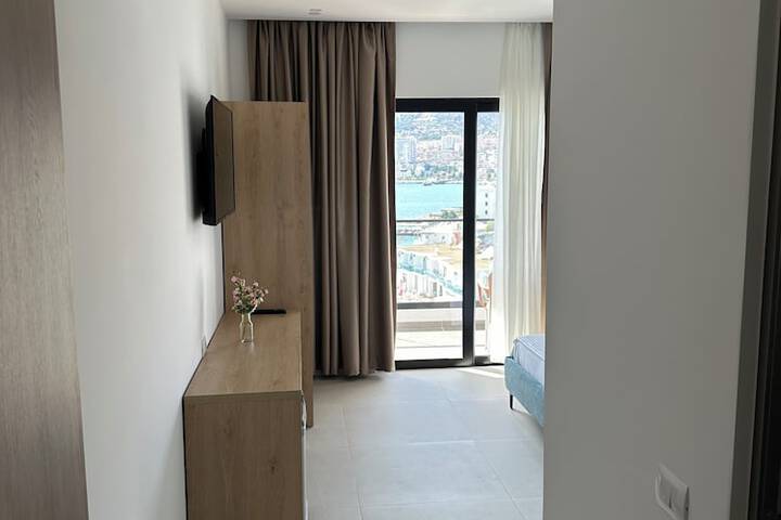 Room 38 of 152