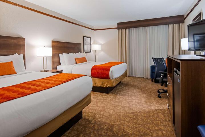 1 Queen Bed High Speed Internet Accessible Coffee Maker, Hairdryer Iron and Ironing Board Full Breakfast (9 of 13)
