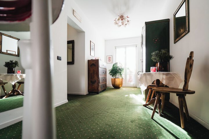 Hotel Interior 102 of 125