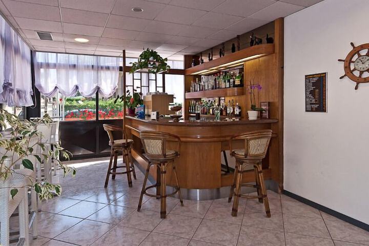 Lounge 40 of 47