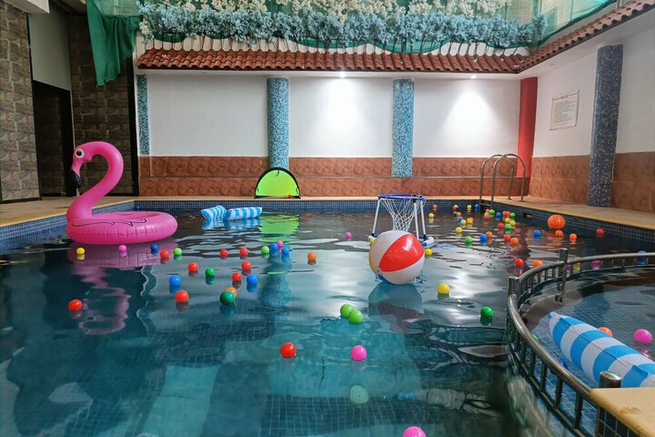 Pool 68 of 125