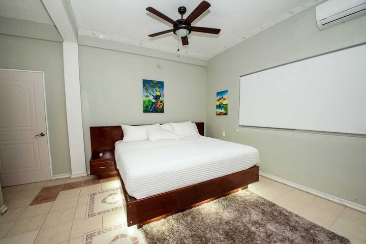 Room 7 of 40