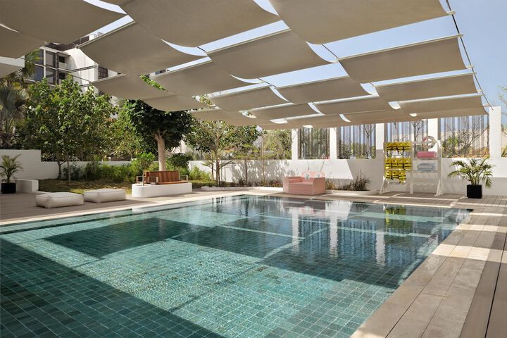 Pool 72 of 137
