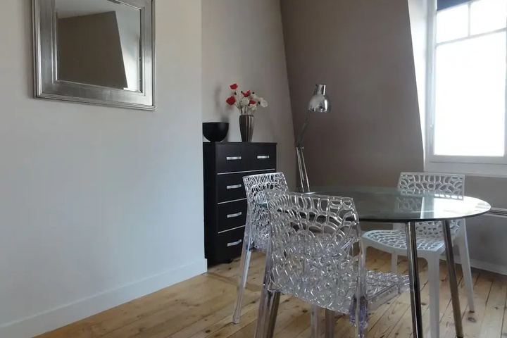 Room 4 of 13
