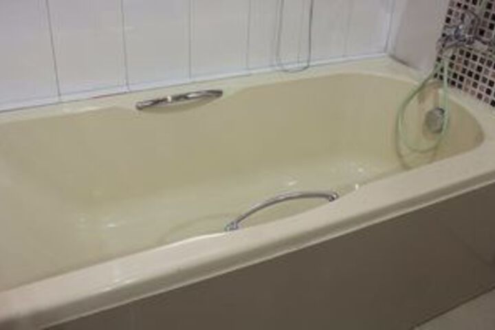 Deep Soaking Bathtub