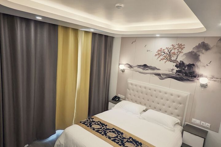 Room 6 of 37
