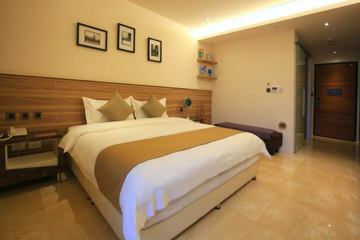Room 37 of 102