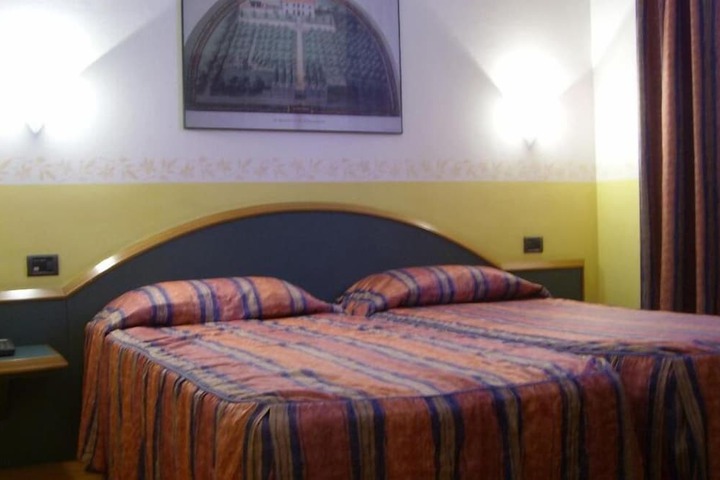 Room 13 of 26