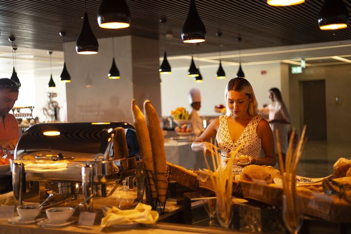 Dining 80 of 89