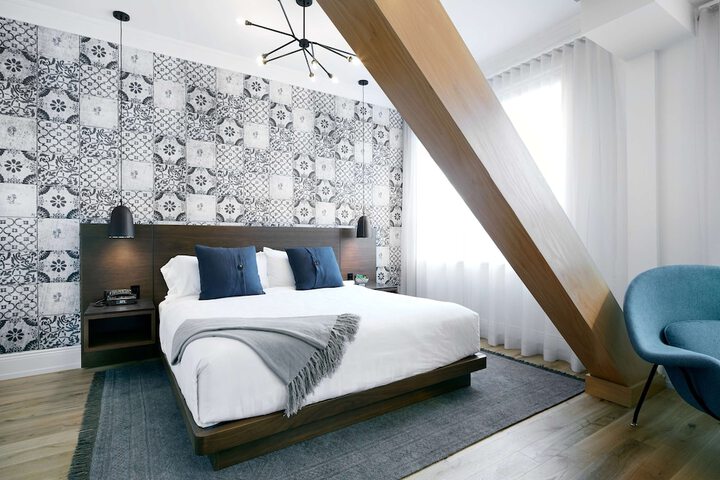 Room 16 of 83