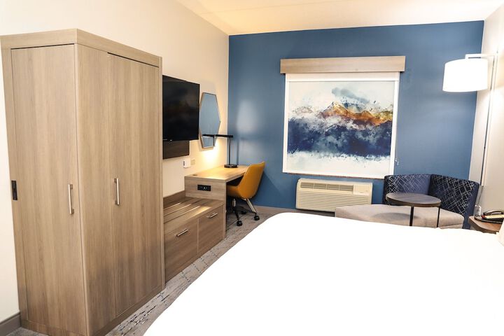 1 King Bed (15 of 24)