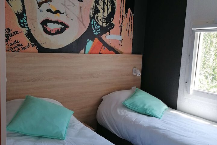Room 8 of 22