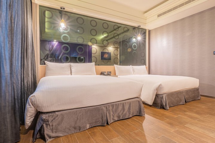 Room 10 of 126