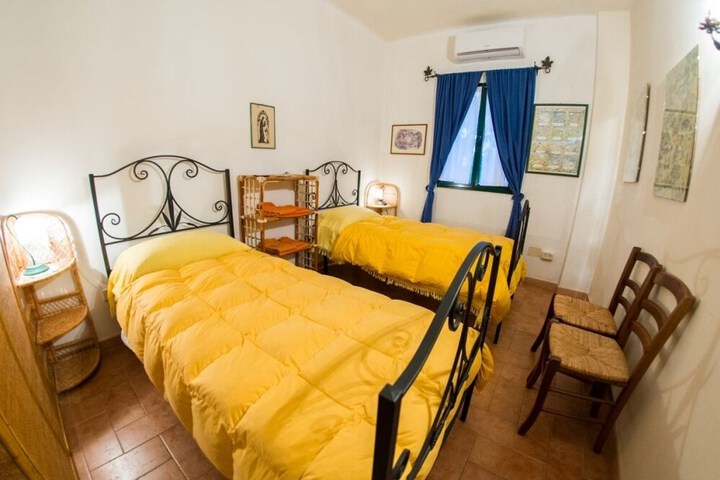 Room 13 of 93