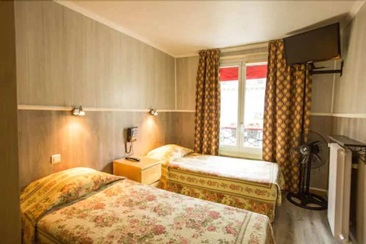 Room 2 of 34