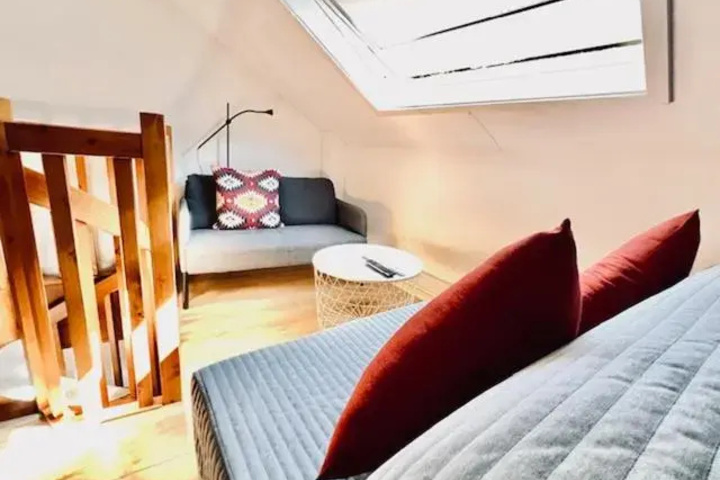 Room 6 of 15