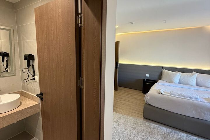 Room 13 of 21