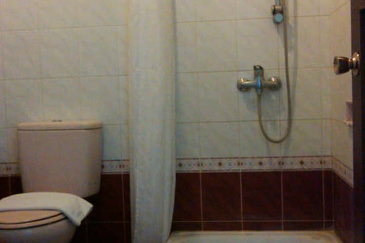 Room 13 of 33