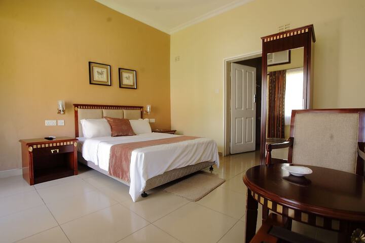 Room 3 of 33