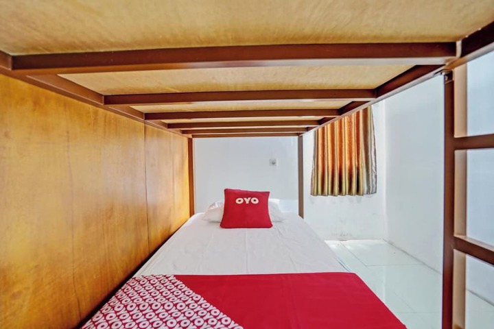 Room 8 of 32