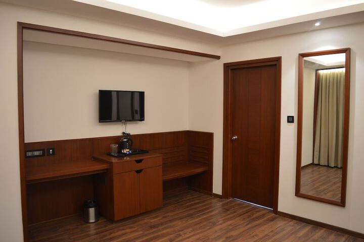 Room 13 of 35