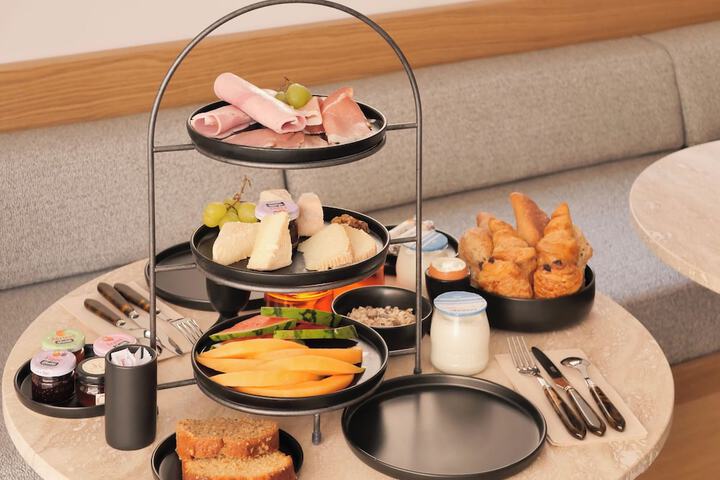 Breakfast/Coffee Service 63 of 91