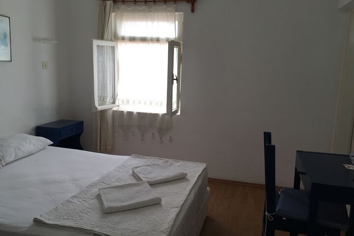 Room 9 of 15