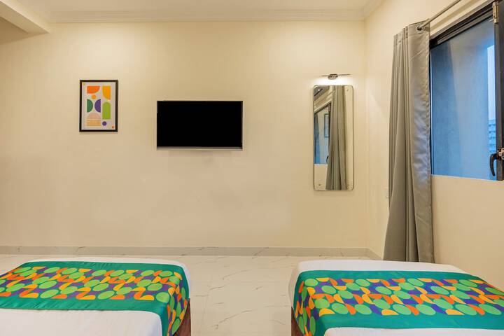 Room 7 of 33