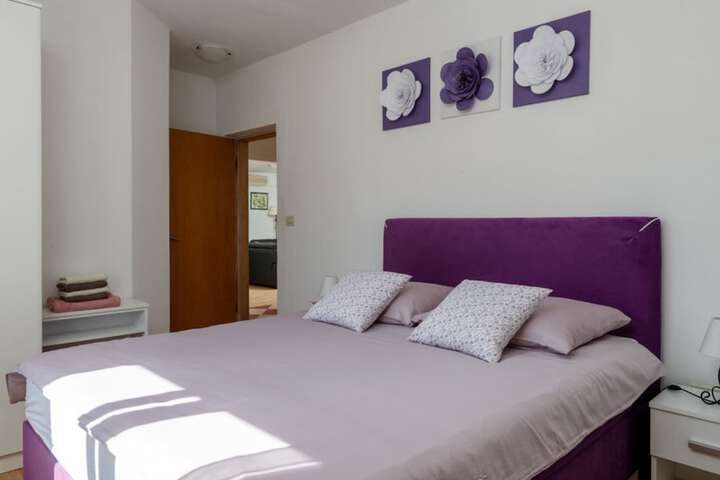 Room 2 of 41