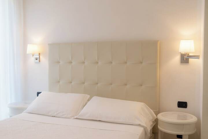 Room 53 of 247