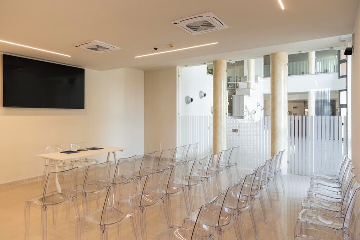 Business Center 66 of 72