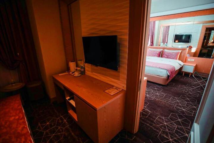 Room 17 of 64