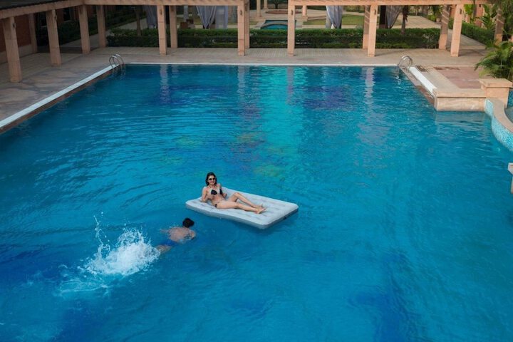 Pools & Facilities