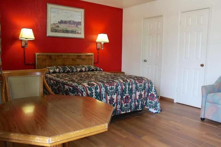 Room 5 of 33